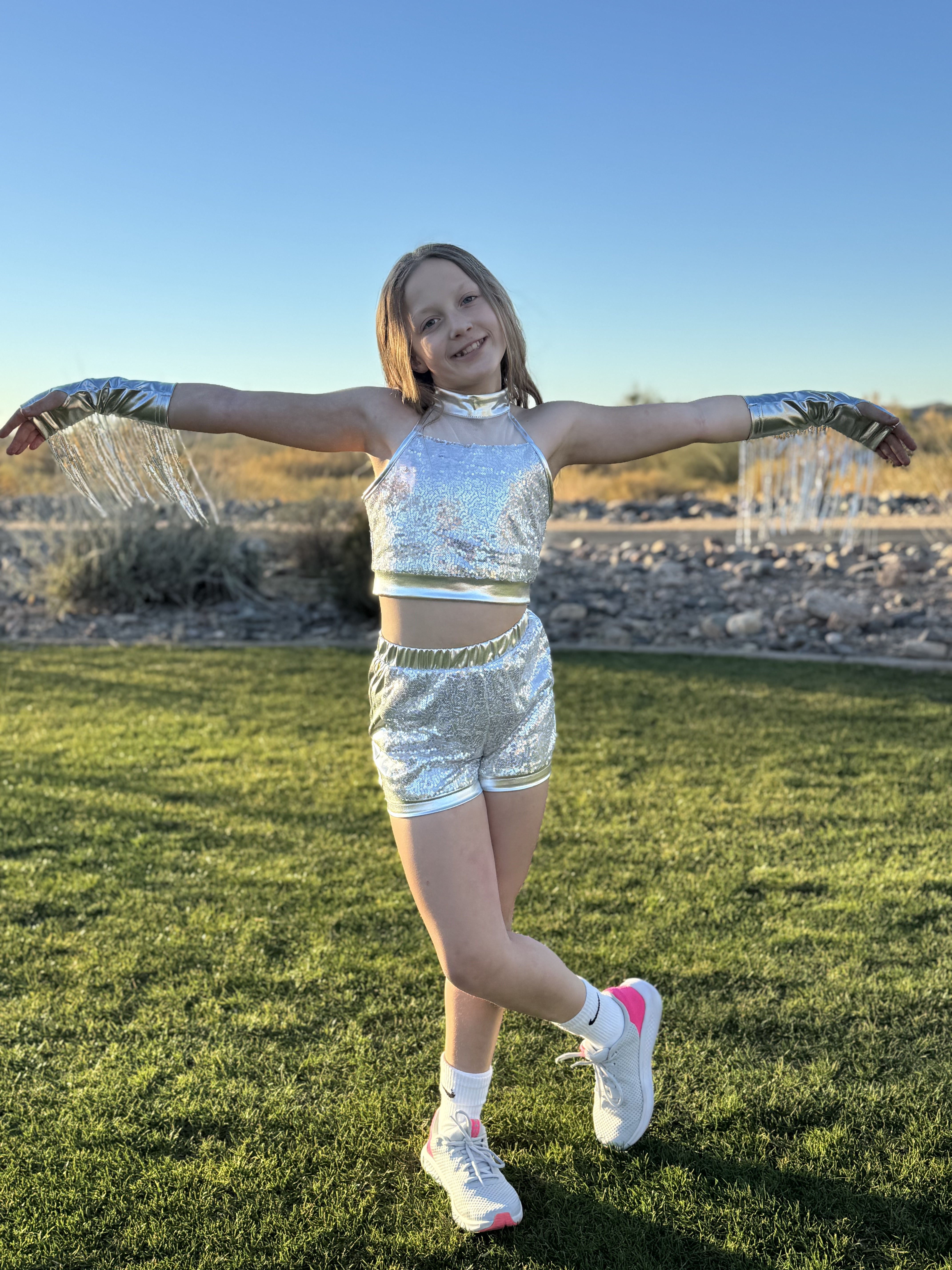 Girls’ Sequin Dance Outfit Crop Sequin Top Metallic Shorts with Tassel Arm Sleeves