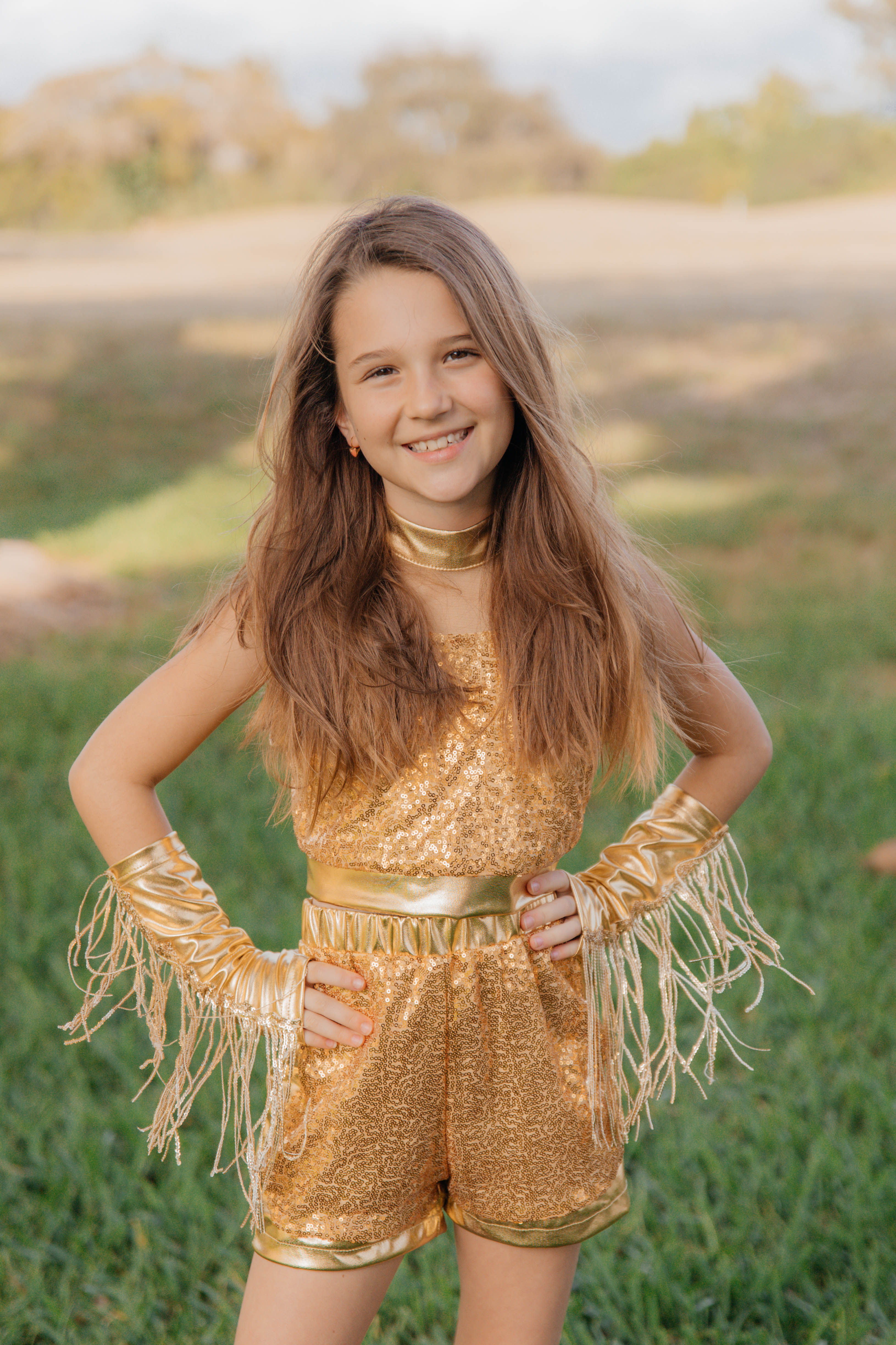 Girls’ Sequin Dance Outfit Crop Sequin Top Metallic Shorts with Tassel Arm Sleeves