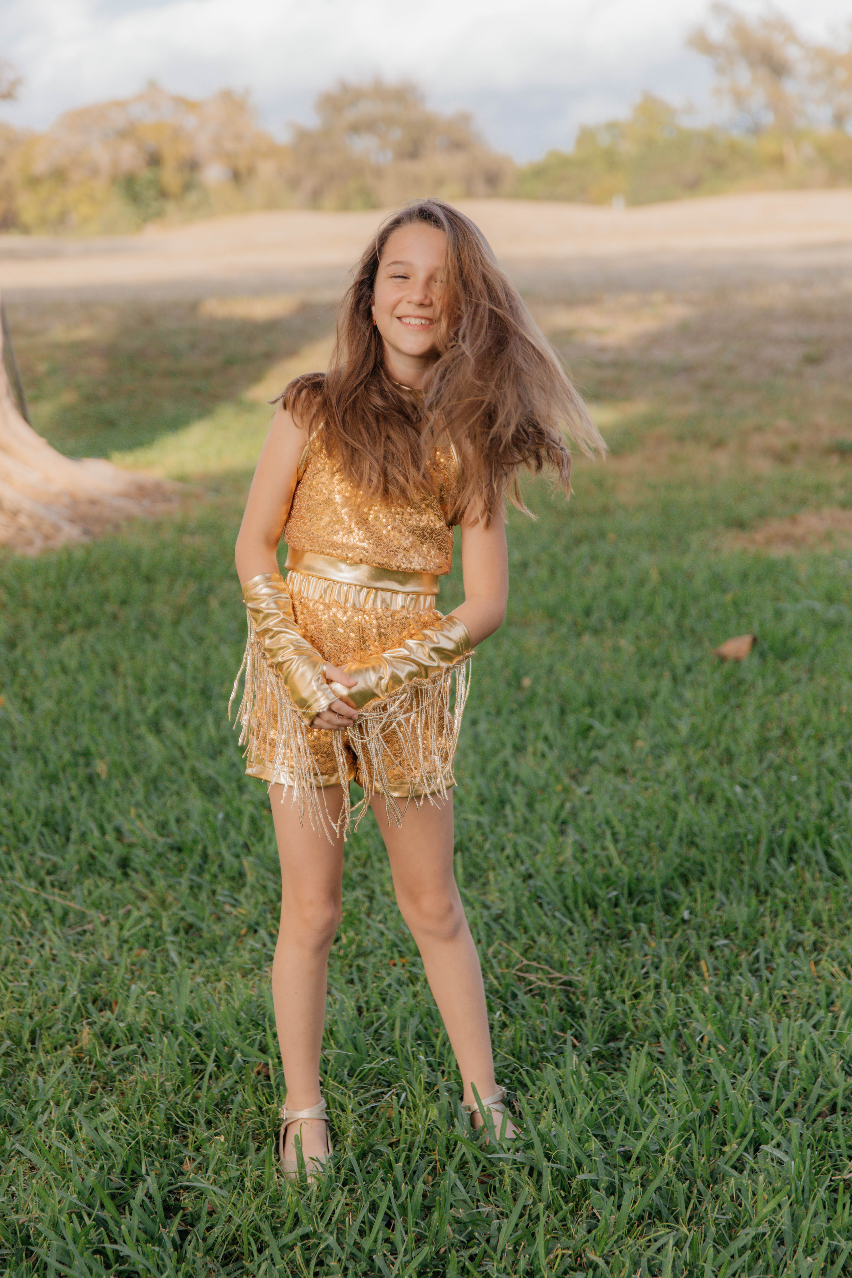 Girls’ Sequin Dance Outfit Crop Sequin Top Metallic Shorts with Tassel Arm Sleeves